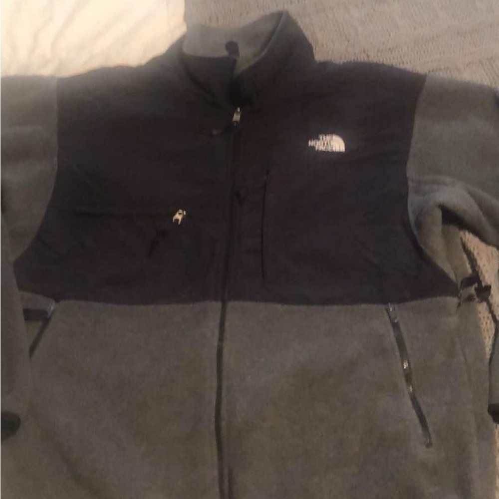 North face men’s Denali fleece in grey and black and size XL- barely worn